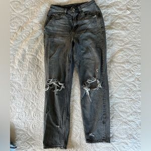 American Eagle high-waisted ripped mom jeans (SIZE 2 SHORT)